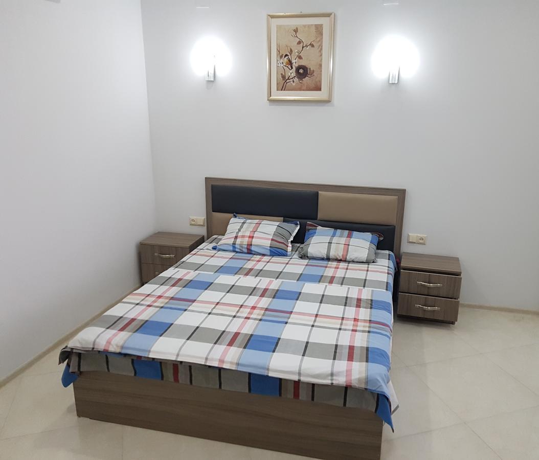 Apartment In Front Of Mcdonald'S Μπατούμι Εξωτερικό φωτογραφία