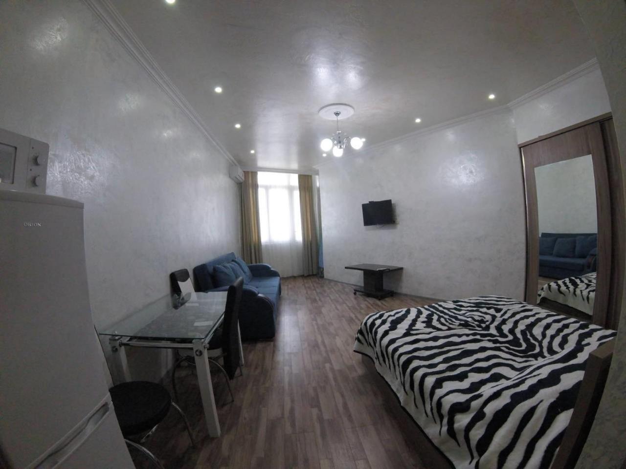 Apartment In Front Of Mcdonald'S Μπατούμι Εξωτερικό φωτογραφία