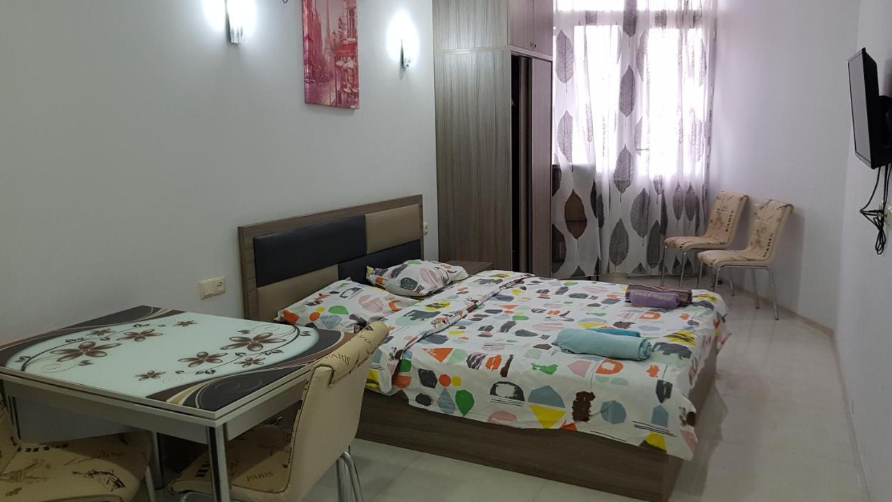 Apartment In Front Of Mcdonald'S Μπατούμι Εξωτερικό φωτογραφία